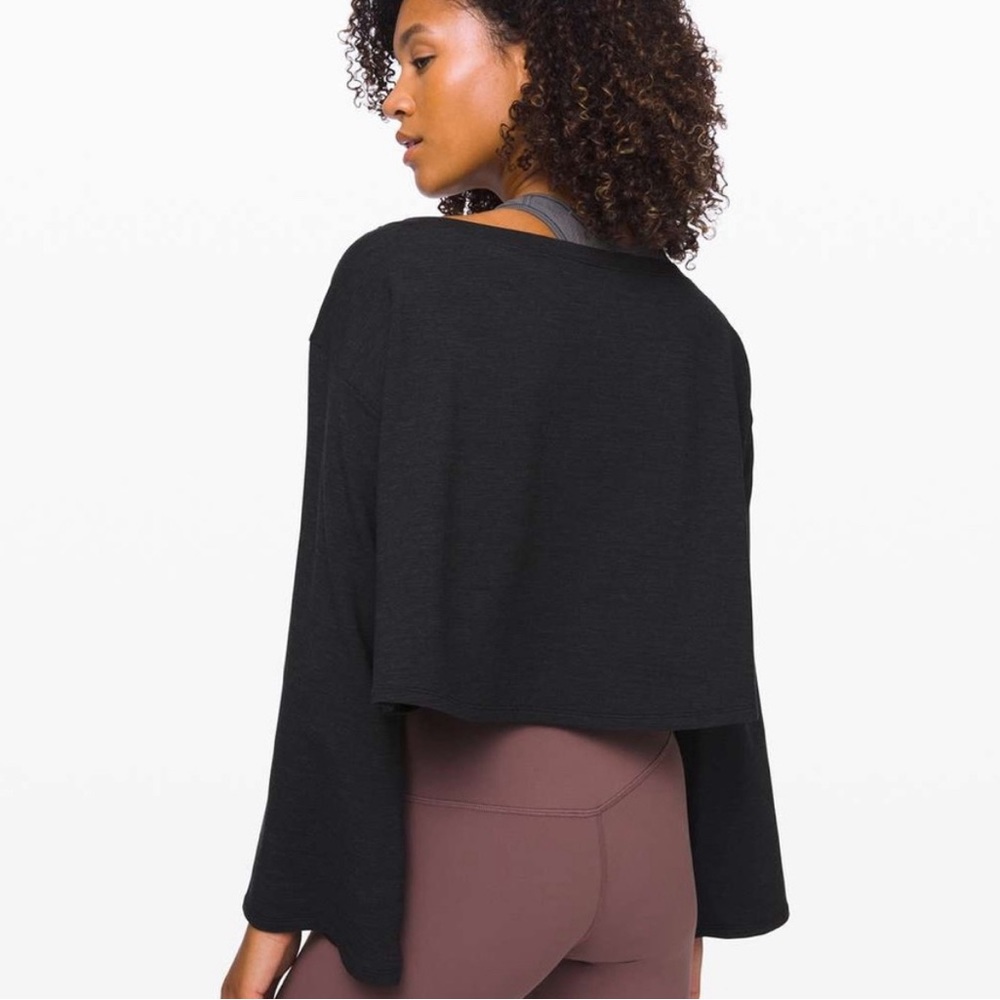 Lululemon Show Your Depth Long Sleeve pullover in Heathered Core Black - Picture 2 of 6